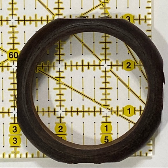 Vintage women brown wooden stud inset deco bangle. Good Used condition. - Picture 4 of 5